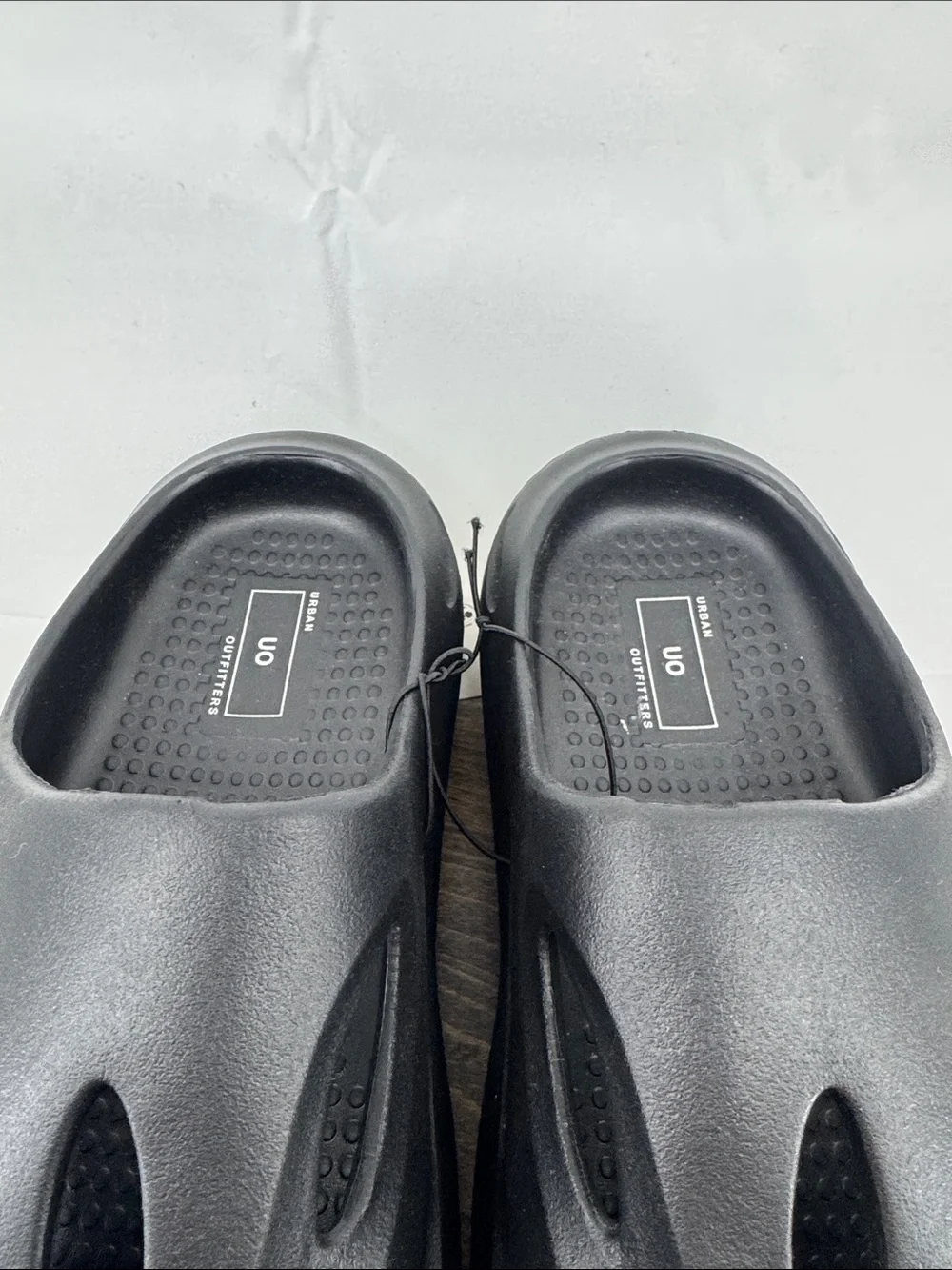 NWT Urban Outfitters Mens Black Foam Recovery Slides Sandals, sz 10